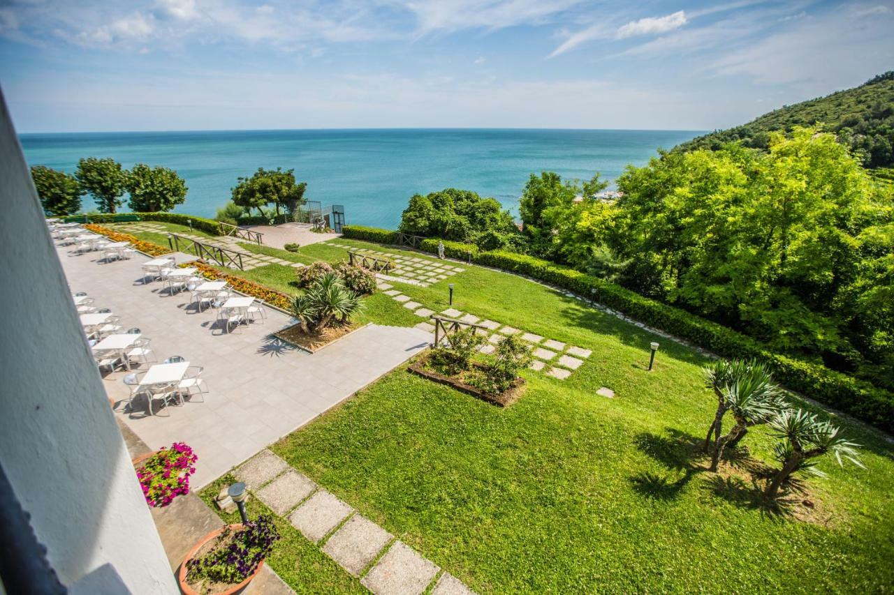 Albergo Capo Est Gabicce Mare Exteriér fotografie