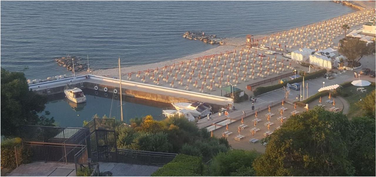 Albergo Capo Est Gabicce Mare Exteriér fotografie